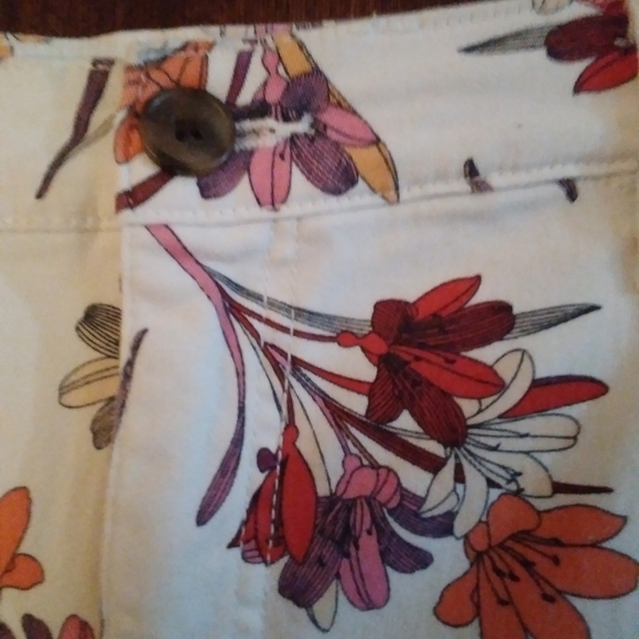 ST John's Bay shorts floral white red orange pink yellow flowers EUC Sz … - Picture 4 of 16